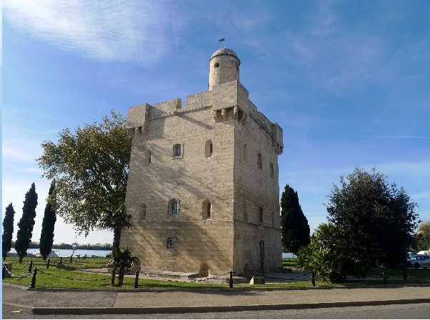 la tour port saint louis