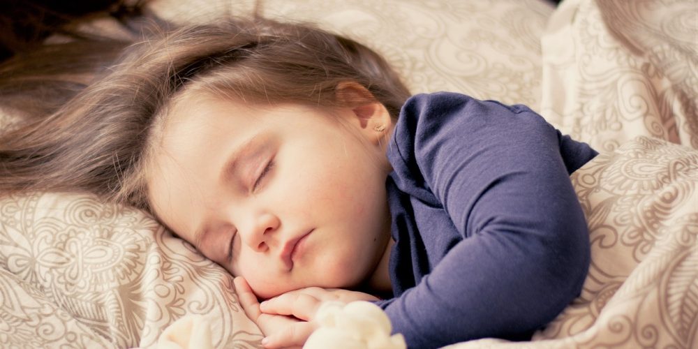 Gérer le sommeil des enfants pendant les vacances